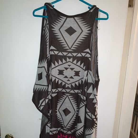 Geometric Pink and Brown Sweater - Picture 3 of 6